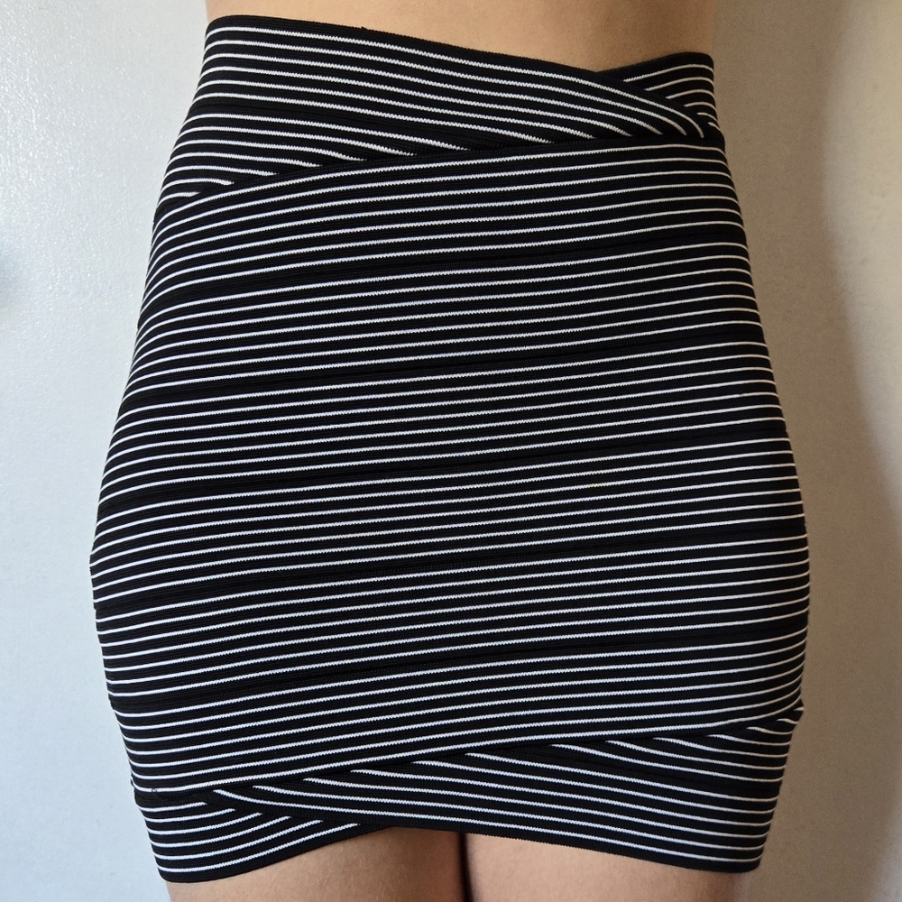 BCBG MaxAzria Bandage Skirt Sz XS